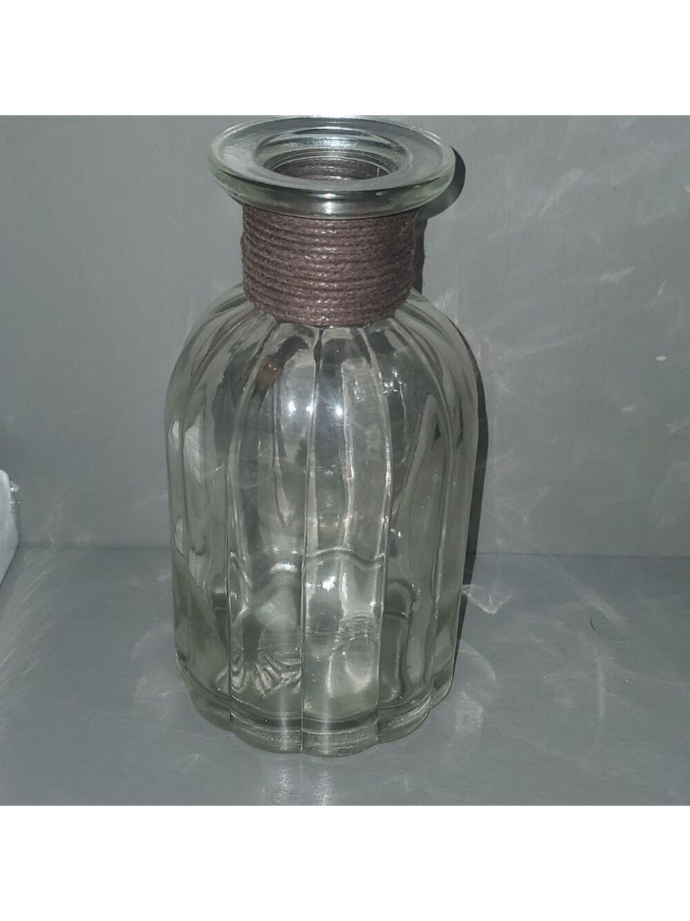 Pier 1 Glass Ribbed Pattern Art Deco Vase Infusion Incense Stick Brown Accents - Picture 6 of 6